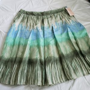 Bandolino Multi-print 100% silk skirt. Siz…